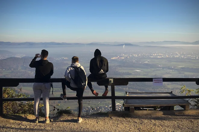 Učinkovita metoda za zdravljenje anksioznih motenj je tudi kognitivno-vedenjska terapija, prav tako knjige za samopomoč, ki vodijo ljudi k dejavnostim, ki tesnobo zmanjšajo, različne tehnike sproščanja in izboljšanje psihofizične kondicije. FOTO: Jure Eržen/Delo