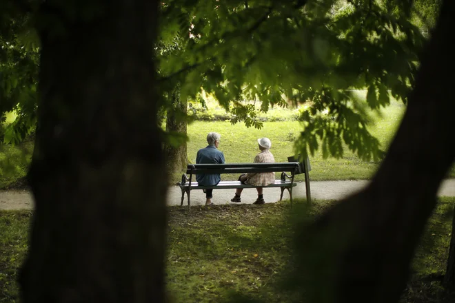 <br />
Ona. Vdova. Zelo dobro jo poznam. Živi sama. Živi v hiši. Njen edini dohodek – pokojnina za oddelanih 40 let. Foto: Jure Eržen/Delo
