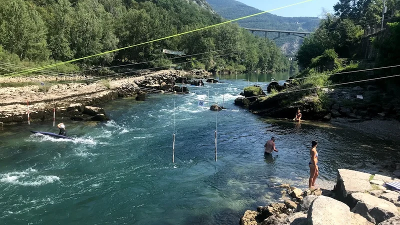 Fotografija: Voda je nenadoma narasla in dečka odnesla. FOTO: Jaroslav Jankovič