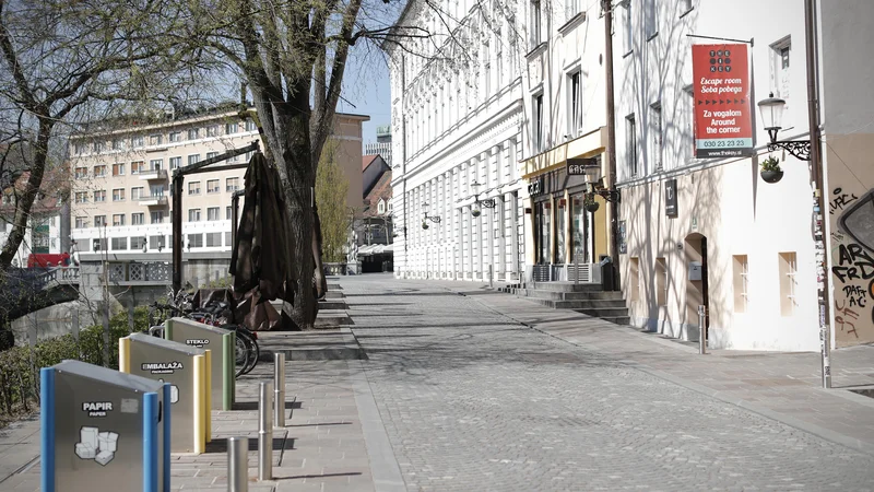 Fotografija: Prazne ljubljanske ulice v časih ukrepov za zajezitev širjenja epidemije. FOTO: Uroš Hočevar/Delo