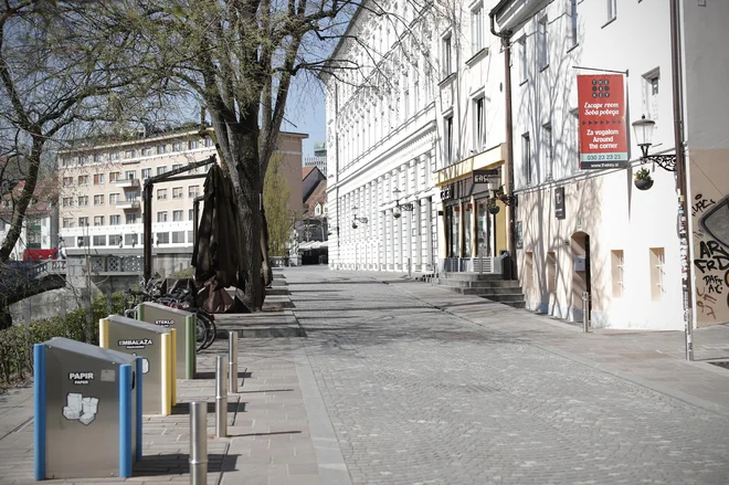Prazne ljubljanske ulice v časih ukrepov za zajezitev širjenja epidemije. FOTO: Uroš Hočevar/Delo