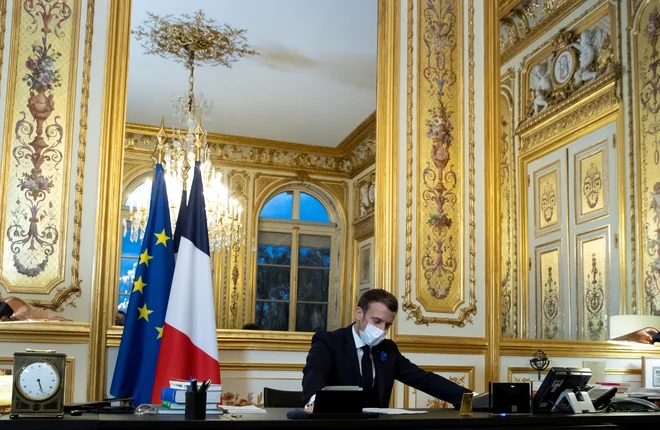 Francoski predsednik Emmanuel Macron spet kaže močne svetovne ambicije Francije. FOTO: Reuters