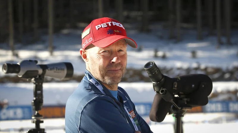 Fotografija: Trener slovenskih biatloncev Uroš Velepec je virus premagal v enem dnevu. FOTO: Matej Družnik/Delo