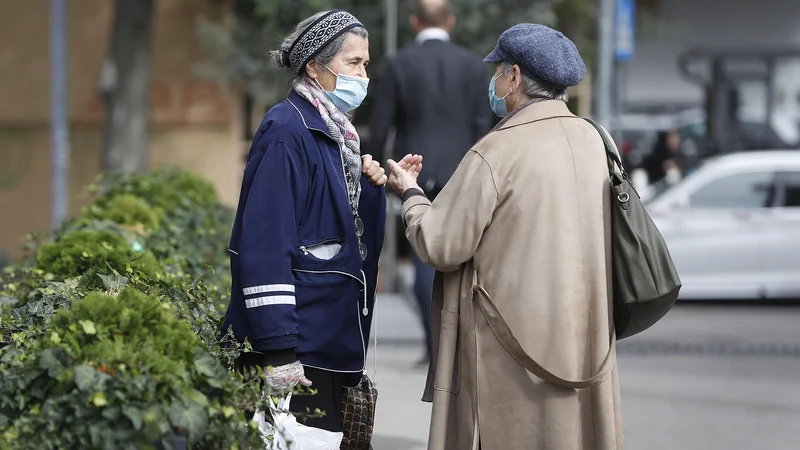 Fotografija: Nižje pokojninske osnove žensk so izraz nižje bruto plače, pogostejših prekinitev zavarovanj, obdobij brezposelnosti ter dela s krajšim delovnim časom. FOTO: Leon Vidic/Delo