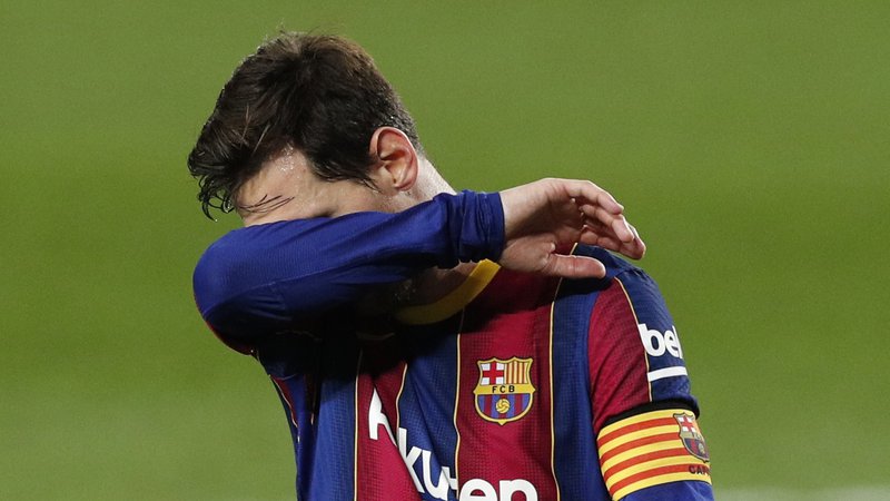 Fotografija: Tudi Lionel Messi in njegovi soigralci pri Barceloni bodo občutili posledice gospodarske krize. FOTO: Albert Gea/Reuters