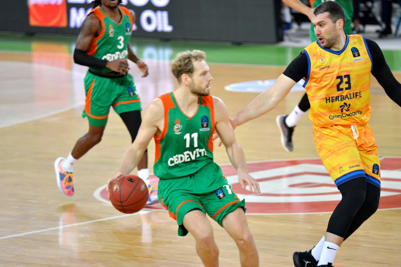 Fotografija: Jaka Blažič igra vse bolje. Foto Cedevita Olimpija