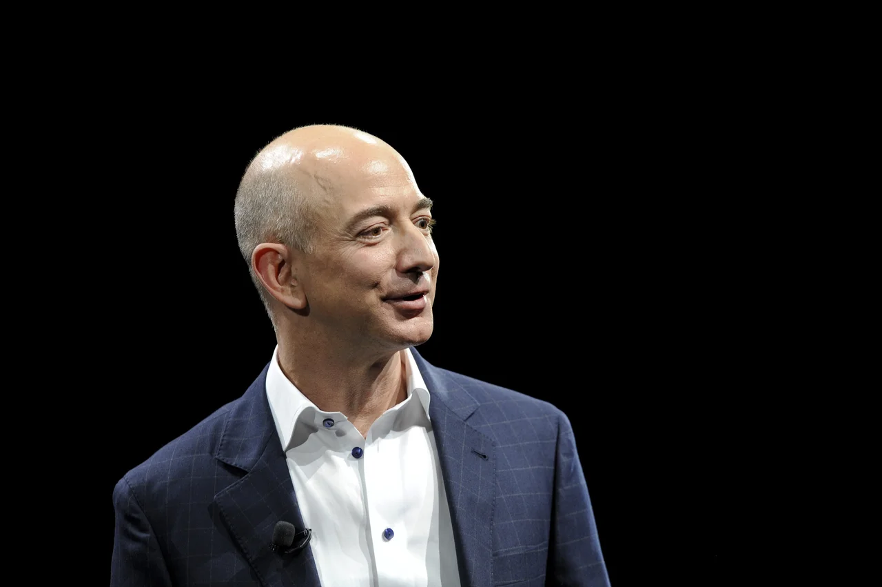Fotografija: Čeprav Bezos velja za najbogatejšega Zemljana, doslej ni bil znan po posebej veliki dobrodelnosti ali skrbi za okolje. FOTO: Gus Ruelas/Reuters