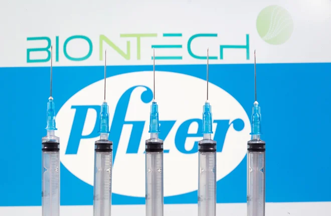 Pfizer in Biontech v tekmi s smrtonosnim covidom-19. FOTO: Dado Ruvic/Reuters