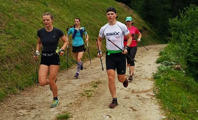 Pokazalo se je namreč, da trening teka navzdol izboljšuje moč iztegovanja kolena in sposobnost spreminjanja smeri, kar je lahko koristno pri zahtevnih trail tekih. FOTO: Facebook Besnica 360° TRAIL 