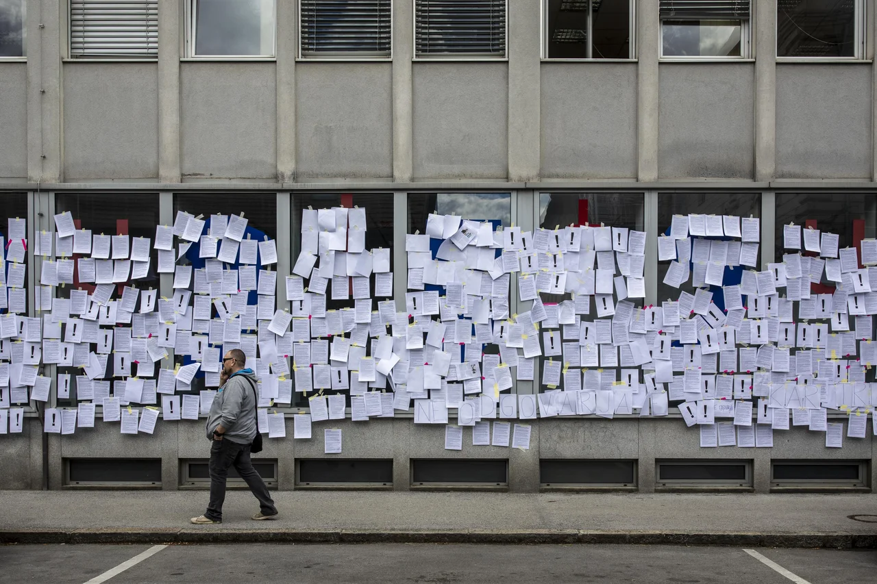 Fotografija: Protest kulturnikov pred ministrstvom za kulturo maja letos. FOTO: Voranc Vogel/Delo