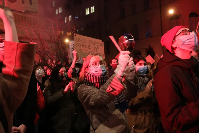 Tudi današnji shod za pravico do izbire v Varšavi je bil množično obiskan. FOTO: Agencja Gazeta via Reuters