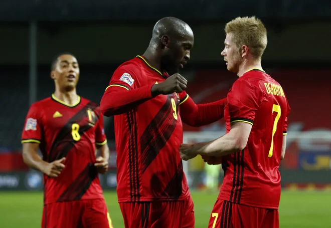 Pri zmagi belgijske reprezentance je Romelu Lukaku prispeval dva gola,&nbsp;Kevin De Bruyne pa gol in asistenco.&nbsp;FOTO: Francois Lenoir/Reuters.