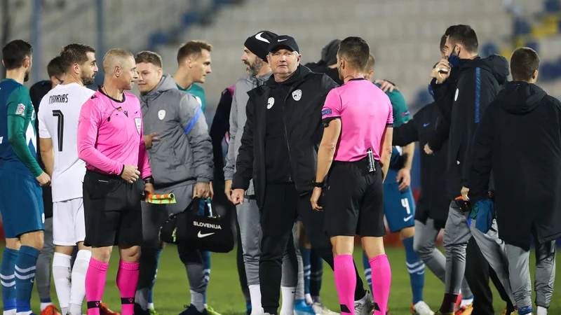 Fotografija: Slovenska reprezentanca pod vodstvom Matjaža Keka je osvojila prvo mesto in se prebila v skupino B. FOTO: Alkis Konstantinidis/AFP.