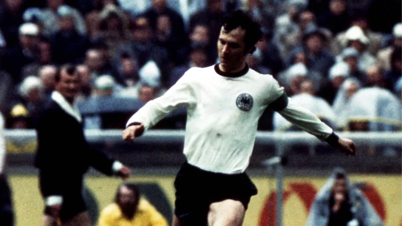 Fotografija: Franz Beckenbauer je eden od treh (še Mario Zagallo in Didier Deschamps), ki je svetovno prvenstvo osvojil kot igralec in trener.
FOTO: Reuters