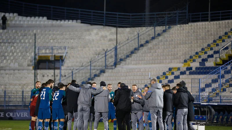 Fotografija: Veselje Slovencev po odmevnem podvigu v Atenah je bilo povsem zasluženo, saj so vedeli, po kaj so prišli v Grčijo, in se tako tudi lotili tekme. FOTO: Alkis Konstantinidis/AFP