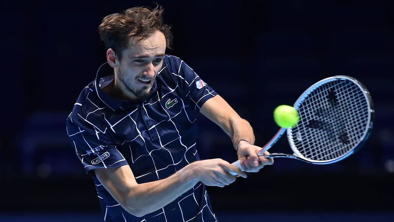 Fotografija: Danil Medvedjev se je z drugo zmago zagotovil mesto v polfinalu zaključnega turnirja v Londonu. FOTO: Glyn Kirk/AFP