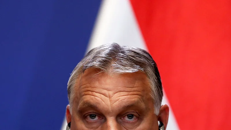 Fotografija: Madžarski premier Viktor Orbán je zdaj našel sovražnika v Evropski uniji, katere sredstva so na Madžarskem »znali« dobro izkoristiti tudi najtesnejši premierovi sodelavci in družinski člani FOTO: Bernadett Szabo/Reuters