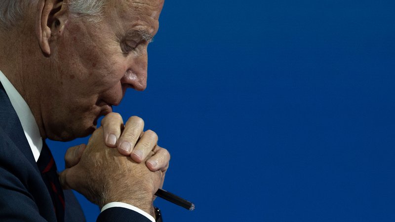 Fotografija: Progresivni pol opozarja, da Joe Biden predvsem zagovarja status quo in predstavlja veliki kapital. 
FOTO: Jim Watson/AFP