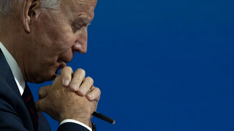 Fotografija: Progresivni pol opozarja, da Joe Biden predvsem zagovarja status quo in predstavlja veliki kapital.
FOTO: Jim Watson/AFP