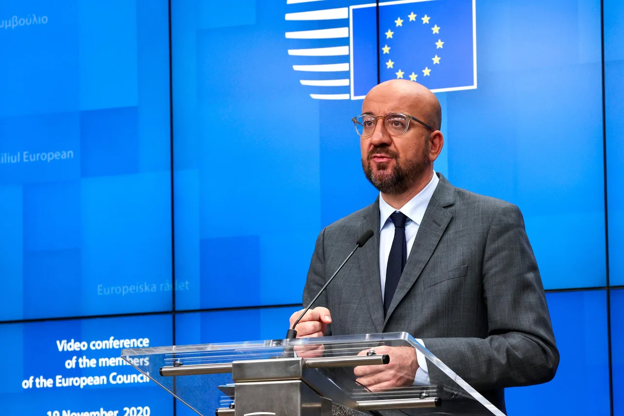 Fotografija: Charles Michel na tiskovni konferenci po virtualnem zasedanju z voditelji članic EU. FOTO: Olivier Matthys/AFP