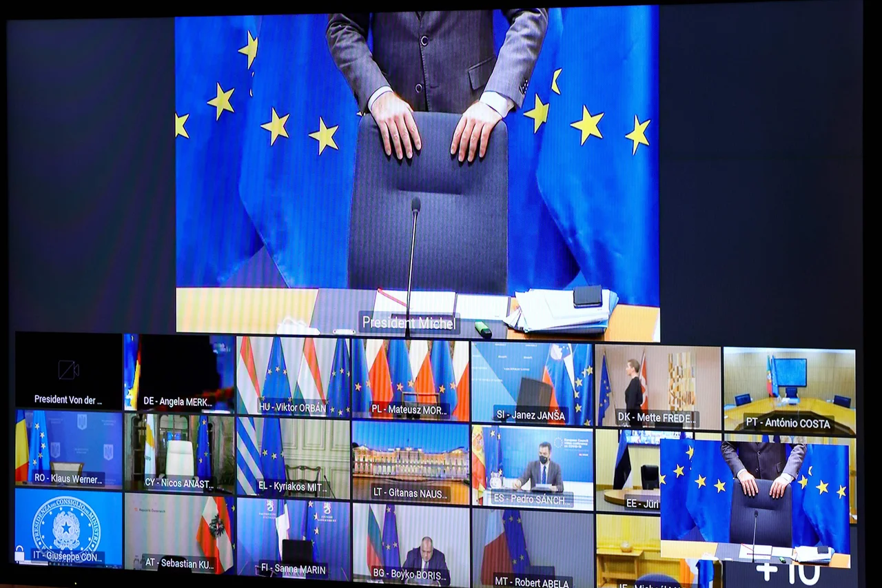 Fotografija: Voditelji EU so prek videokonference odločali, kako povezati finančno pomoč in vladavino prava. Odločitve ni bilo. Foto Olivier Matthys Afp