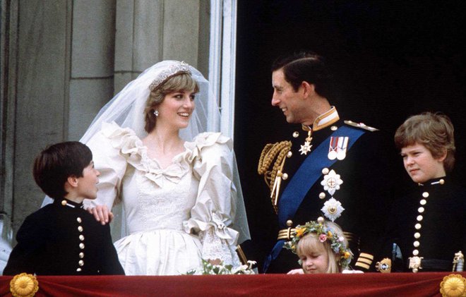 Na balkonu Buckinghamske palače na poročni dan, 29. junija 1981. FOTO: Stringer Reuters