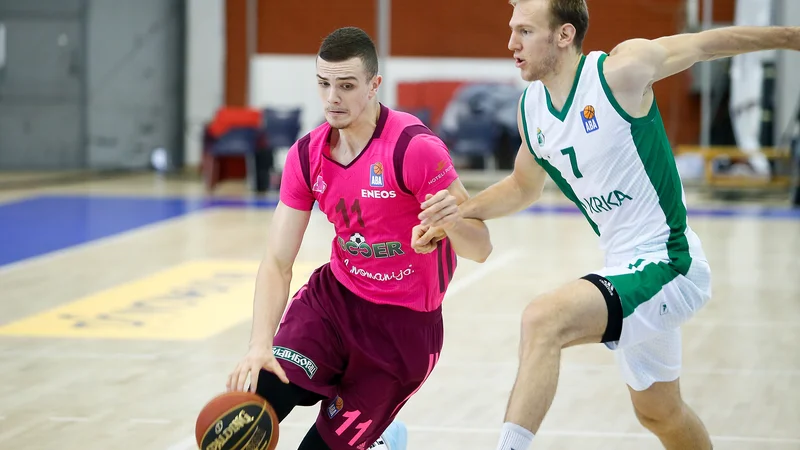 Fotografija: Marko Simonović (levo) igra v regionalni ligi s povprečjem 16,3 točke in 9,6 skoka. FOTO: ABA