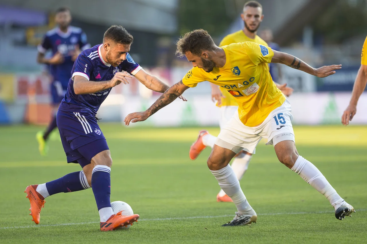 Fotografija: Zgodnji popoldanski dvoboj Brava in Maribora v Sp. Šiški, kamor se bo prvič po vrnitvi v Maribor, vrnil v minuli sezoni najboljši strelec Šiškarjev Aljoša Matko, bo uvodni v 12. kolu. FOTO: Jure Banfi