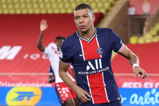 Kylian Mbappe je zabil dva gola za PSG, ki je ostal praznih rok. FOTO: Valery Hache/AFP