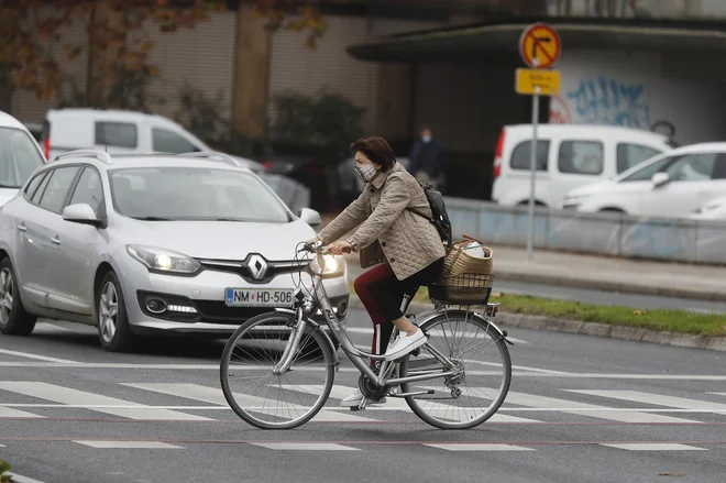 Iz bolnišnične oskrbe so odpustili 129 bolnikov, sprejeli pa so jih 105. FOTO: Leon Vidic/Delo