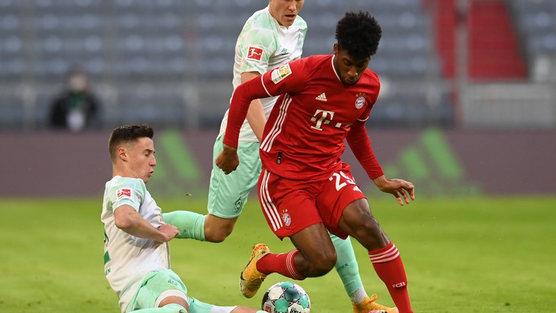 Fotografija: Kingsley Coman je z zadetkom v 62. minuti preprečil poraz Bayerna. FOTO: Christof Stache/Reuters