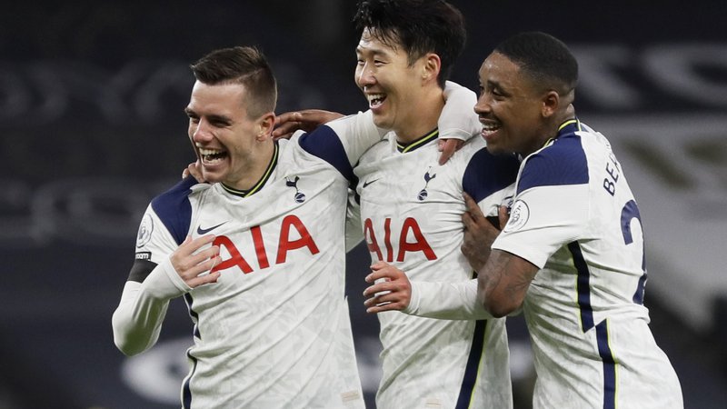 Fotografija: Pomembno vlogo pri zmagi Tottenhama je imel Heung-min Son (na sredini), ki je zadel že devetič v prvenstvu. FOTO: Kirsty Wigglesworth/Reuters
