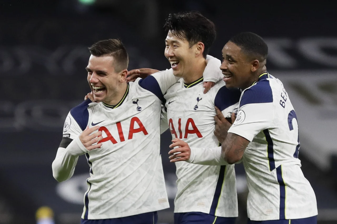 Fotografija: Pomembno vlogo pri zmagi Tottenhama je imel Heung-min Son (na sredini), ki je zadel že devetič v prvenstvu. FOTO: Kirsty Wigglesworth/Reuters