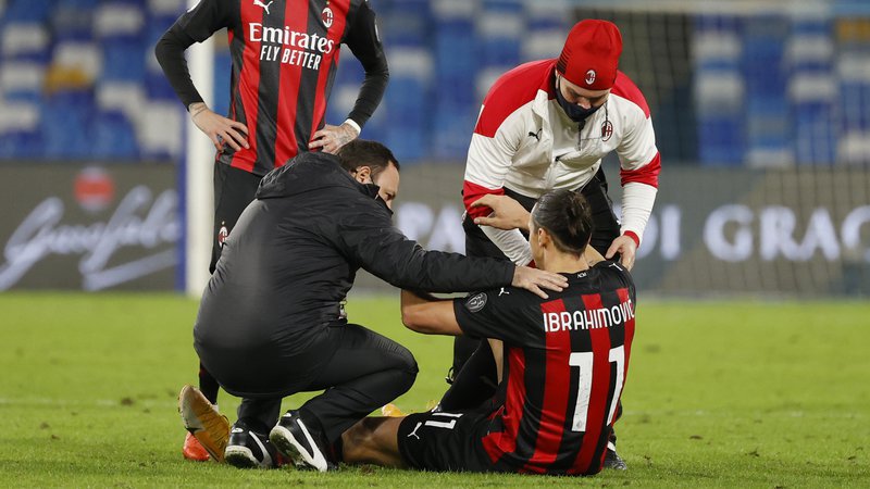 Fotografija: Zlatan Ibrahimović si je ob koncu tekme nategnil stegensko mišico. FOTO: Ciro De Luca/Reuters