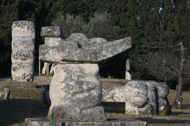 Istrske občine nameravajo v okviru skupnih kulturnih načrtov med drugim razširiti in posodobiti park skulptur na prostem <em>Forma viva</em> na Seči. Foto Boris Šuligoj