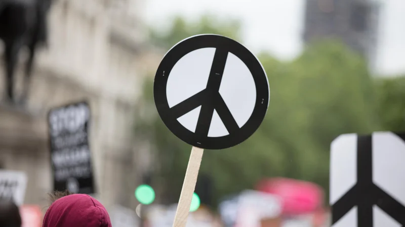 Fotografija: Rekla ji je, da se dobita pri znaku za pis. FOTO: Shutterstock