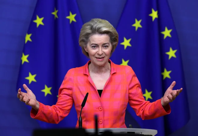 Ursula von der Leyen&nbsp;je napovedala, da bi lahko Evropska agencija za zdravila EMA najučinkovitejša cepiva, za katera so že posredovali podatke, odobrila prihodnji mesec. FOTO: Yves Herman/Reuters