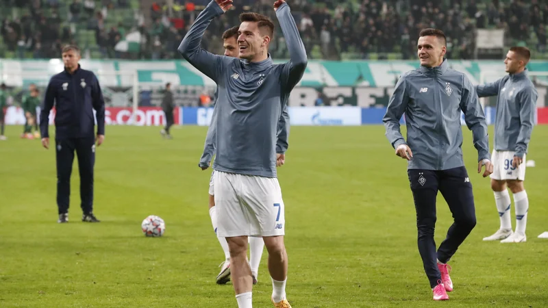 Fotografija: Benjamin Verbič se je s soigralci v prvem polčasu še upiral Kataloncem, nato pa se je tekma prevesila na stran favoriziranih gostov. REUTERS/Bernadett Szabo FOTO: Bernadett Szabo/Reuters