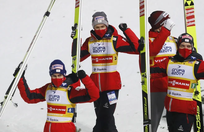 Avstrijski smučarski skakalci&nbsp;Stefan Kraft,&nbsp;Daniel Huber, Michael Hayböck in Philipp Aschenwald, ki so se minulo soboto v Visli veselili moštvene zmage, bodo izpustili tekmi v Ruki. FOTO: Kacper Pempel/Reuters