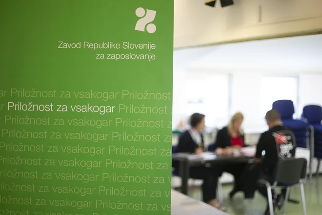 Zavod za zaposlovanje ima letos veliko dela z reševanjem vlog podjetij za državno pomoč. FOTO: Jože Suhadolnik/Delo