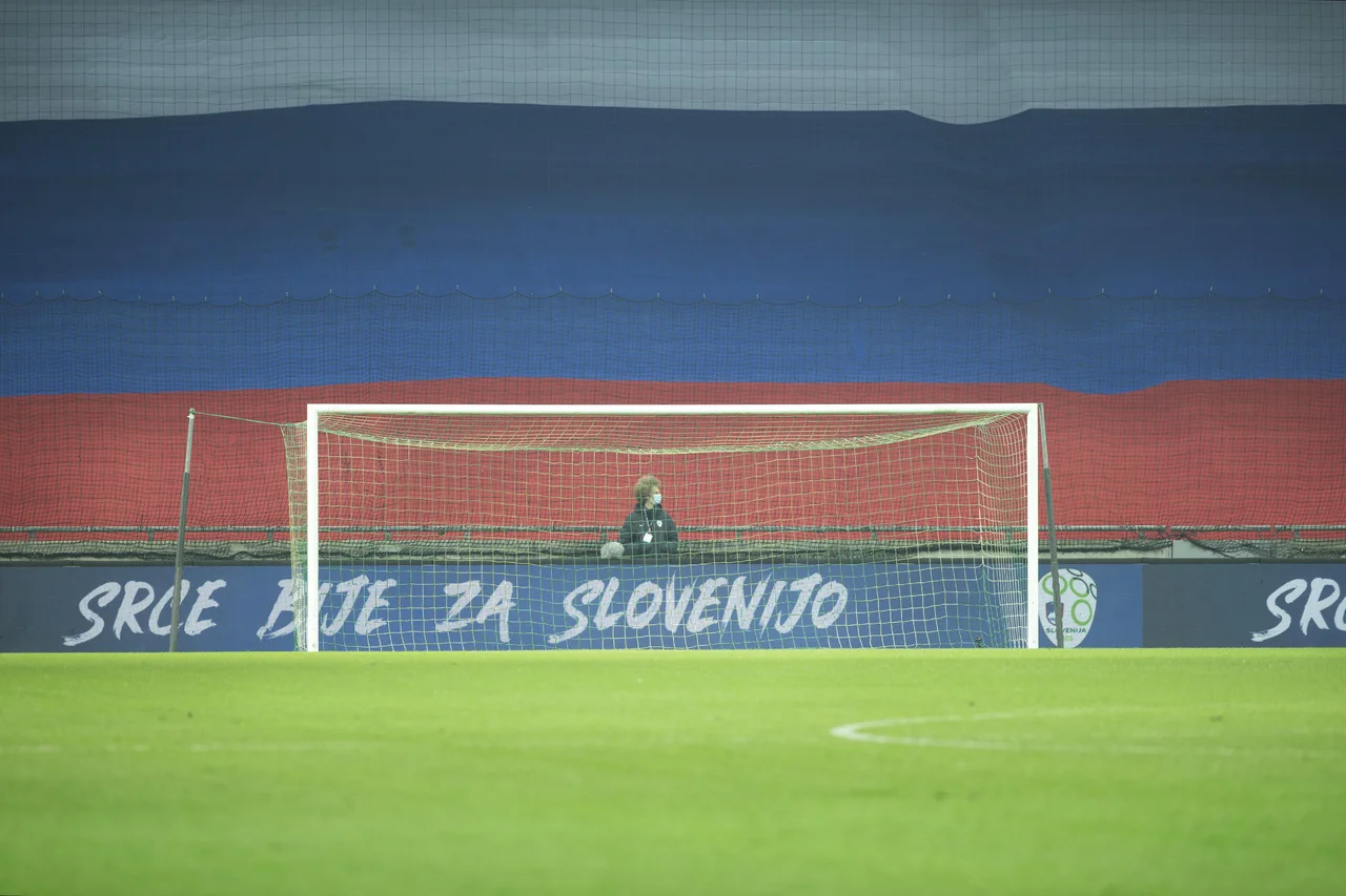 Fotografija: Časa za graditev dejanskega zaupanja ni. FOTO: Jure Eržen/Delo