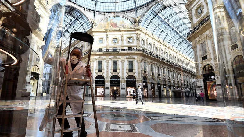 Fotografija: Italija tako kot druge v pandemiji prizadete članice EU prihodnje leto pričakuje veliko fiskalno injekcijo. Foto: Flavio Lo Scalzo/Reuters