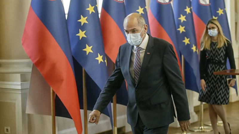 Fotografija: Vse pogosteje je slišati špekulacije, da bi Janez Janša namere Koalicije ustavnega loka matiral z odhodom na predčasne volitve. FOTO: Blaž Samec/Delo