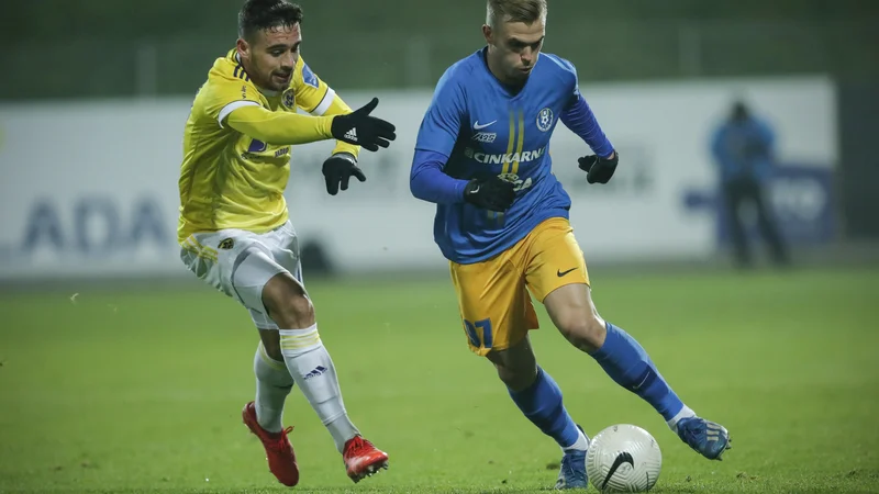 Fotografija: Aljoša Matko (levo) je zabil oba gola za Maribor. FOTO: Uroš Hočevar