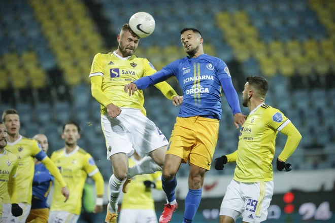 Maribor je v 101. štajerskem derbiju zanesljivo in prvič po trinajstih mesecih premagal prvaka Celje ter si povrnil vodstvo na lestvici. FOTO: Uroš Hočevar/Delo