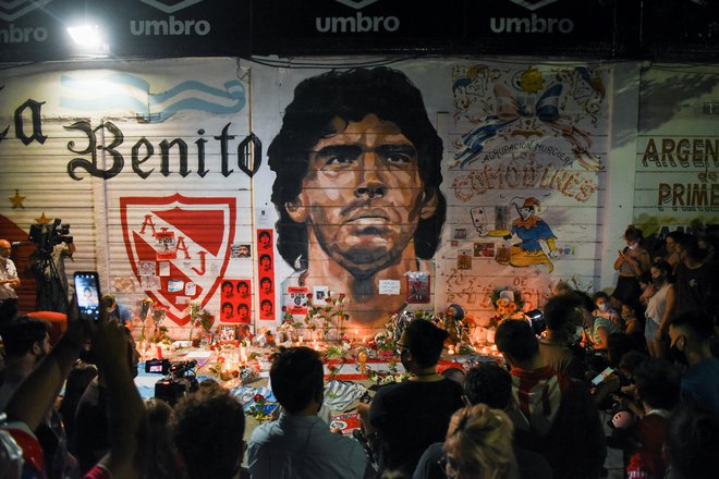 Ob smrti Maradone so v Argentini razglasili tridnevno žalovanje. FOTO: Reuters