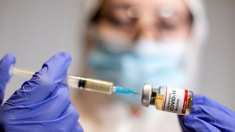 Fotografija: Zaupanje je enako nujen element uspešnega cepiva kot njegova medicinska učinkovitost. FOTO: Dado Ruvic/Reuters
