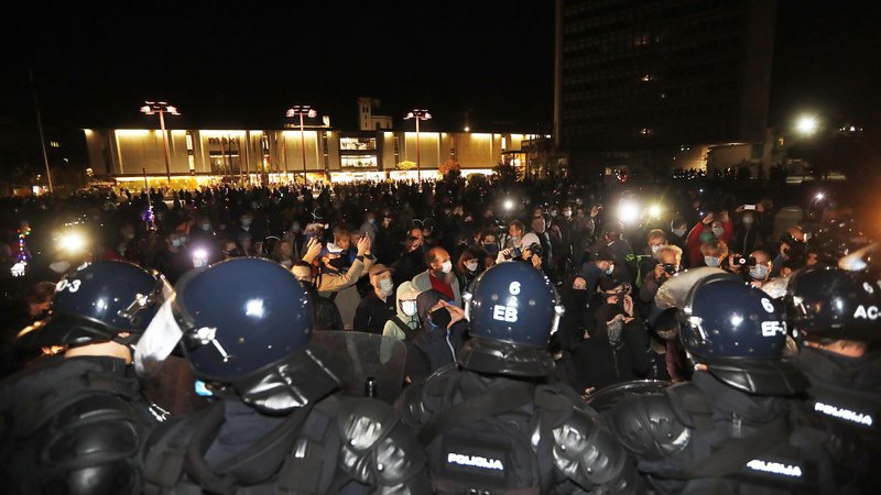 Fotografija: Policija je proti protestnikom proti vladi letos že večkrat uporabila silo. FOTO: Leon Vidic/Delo