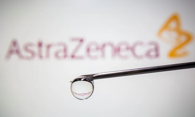AstraZeneca je pri razvoju cepiva naredila napako, ki lahko omaje zaupanje. FOTO: Dado Ruvic/Reuters