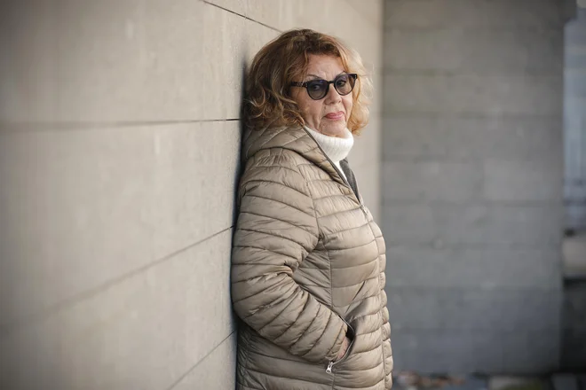 V preteklosti je bila gospodinja, kmetica, referentka, učiteljica, novinarka, vodnica slepih in slabovidnih, zadnja leta jo zaposluje predvsem mesto predsednice Zveze prijateljev mladine Ljubljana Moste - Polje. FOTO: Uroš Hočevar/Delo